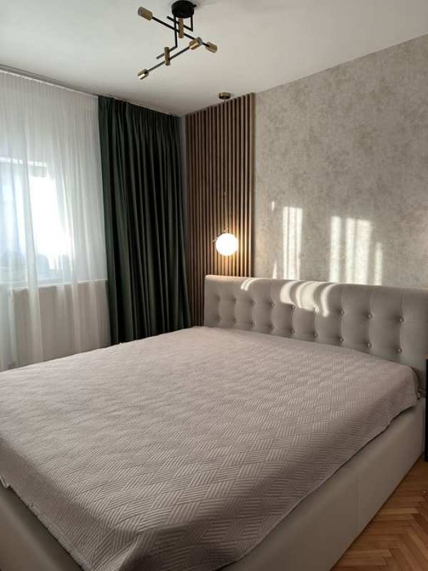 Apartament 3 camere Scornicesti