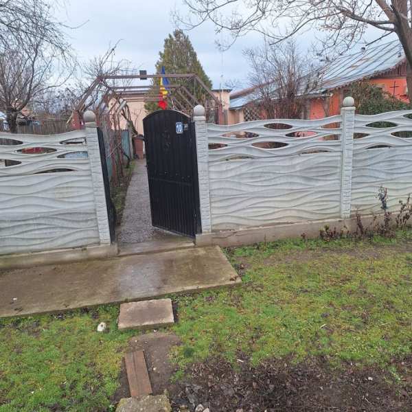 Casă de vanzare  în loc Valea Canepii
