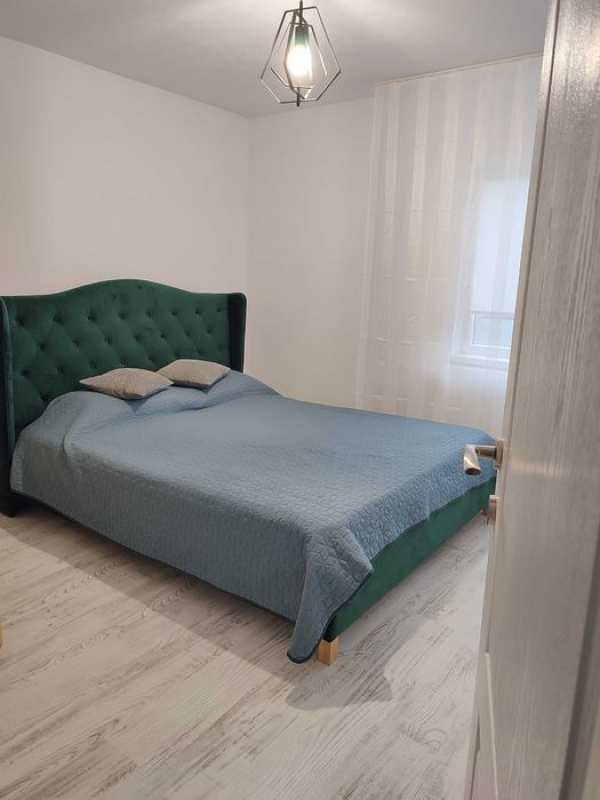 Proprietar, inchiriez apartament decomandat cu 2 camere, George Enescu