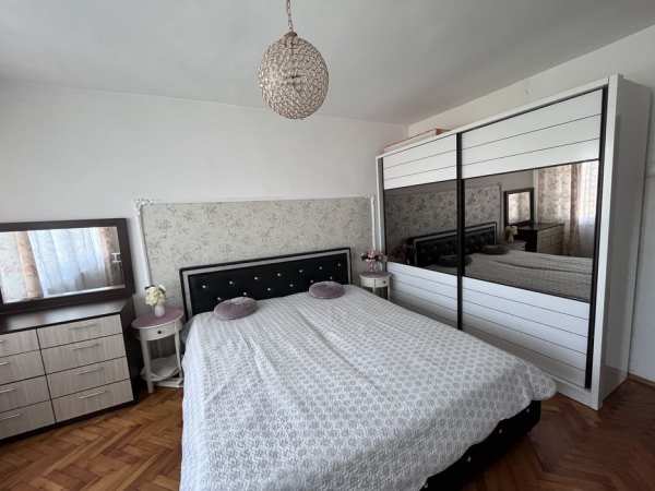 Proprietar inchiriez apartament 2 camere, central