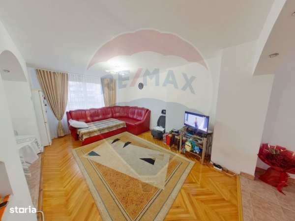 Apartament cu 4 camere de vânzare, str 1 Decembrie 1918