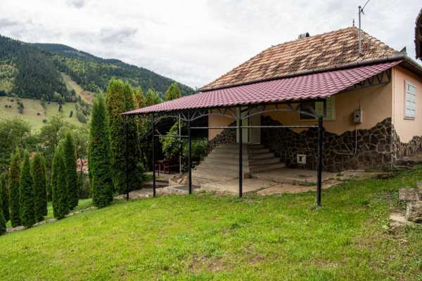 De vanzare casa cu teren in Ghimes Faget sau schimb cu apartament Cluj
