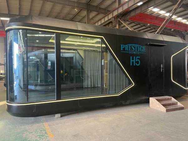 Casă tip capsulă - design si dotări moderne