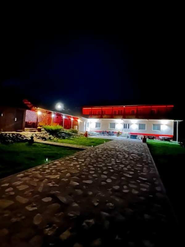 Inchiriez locatie cu 5 camere de Craciun