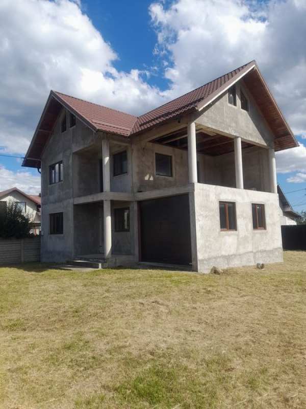 Vând casa + teren
