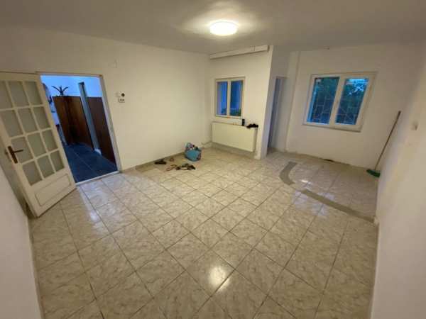 Vand apartament 3 camere in comuna 1 Decembrie