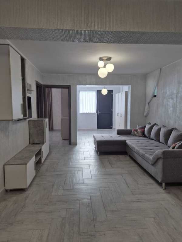 Închiriez apartament 3 camere în apropiere de Shopping City Mall
