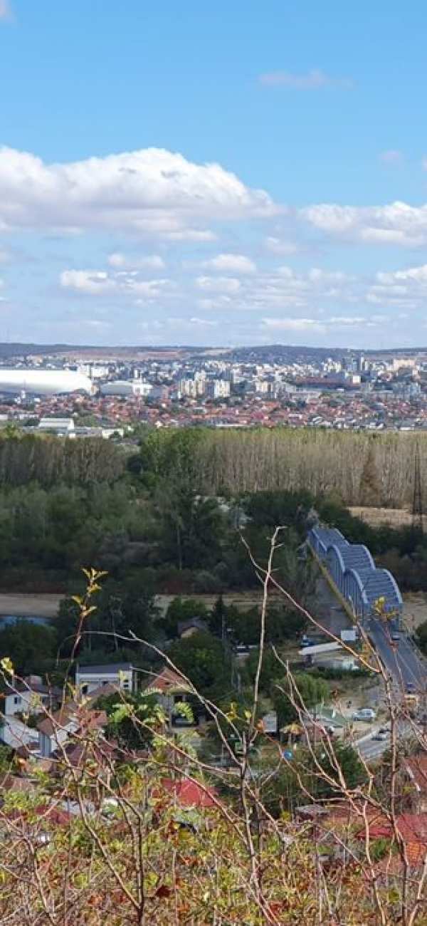 Vand teren 1300 mp.situat în comuna bucovat sau schimb cu garsonieră..