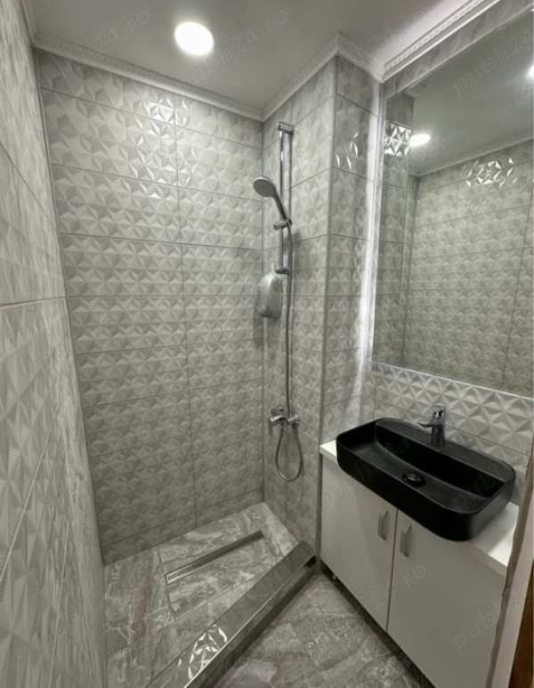 Vand apartament 3 camere decomandat