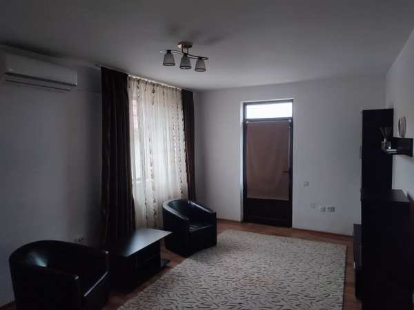 Apartament 2 camere la curte
