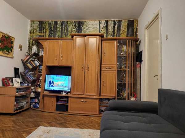 Apartament semidecomandat