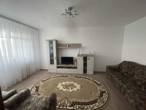 Inchiriez apartament 2 camere in Campulung