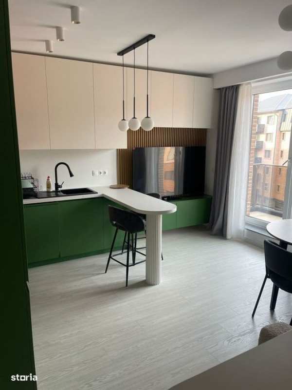 Apartament cu 3 camere de închiriat, decomandat (zona Chinteni)
