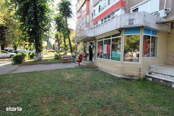 Vând spațiu comercial în Hunedoara, zonă centrală-Bd. Dacia, 60mp