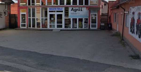 Închiriez spațiu comercial parter în Alesd