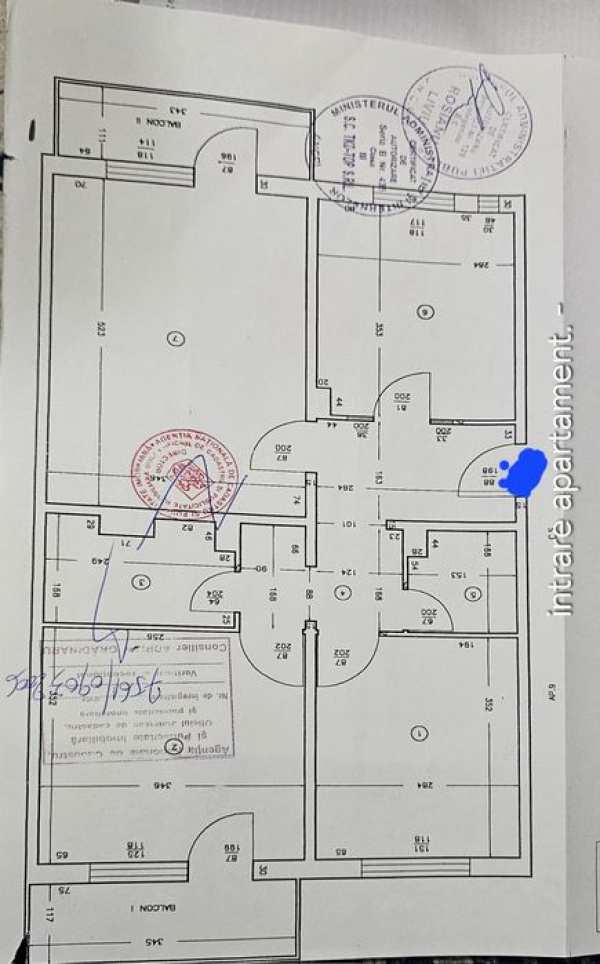 Vand apartament zona centrala 3 camere , 2 bai, 2 balcoane, 72 metri
