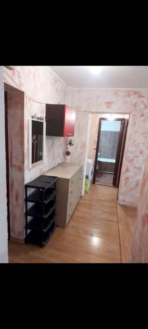 Închiriez apartament cu 2 camere cu centrala proprie pe gaze decomanda