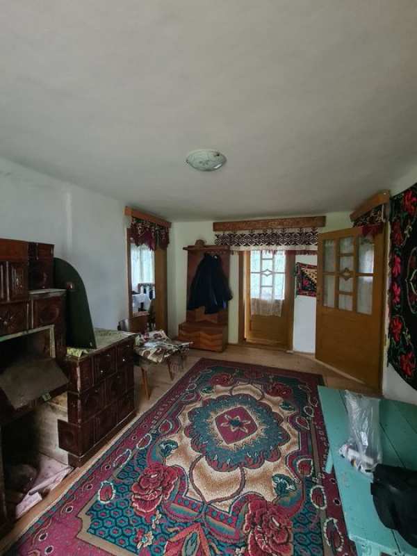 Vind casă Panaci judetul Suceava la poalele munților Călimani