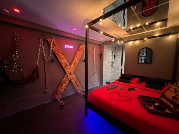 Inchiriez red room bdsm