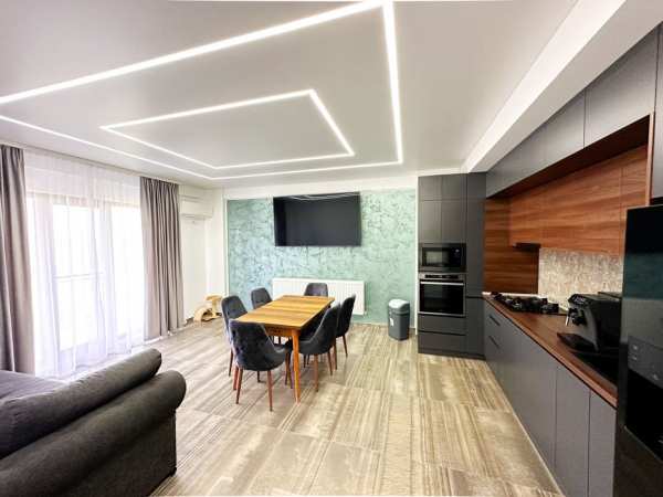 Apartament cu 3 camere de vânzare