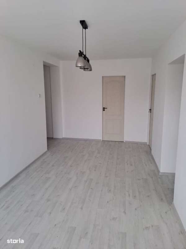 Apartament 4 camere, două băi 80 mp zona Spitalului