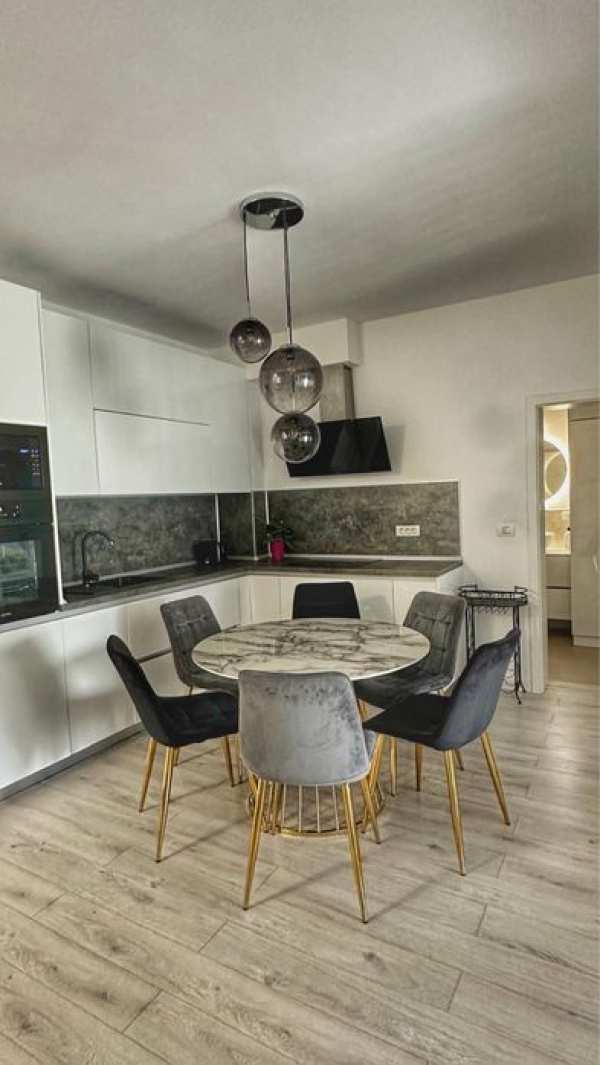 Vand apartament 2 camere Iulius Mall