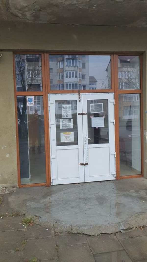 Inchiriez spatiu comercial in Vulcan