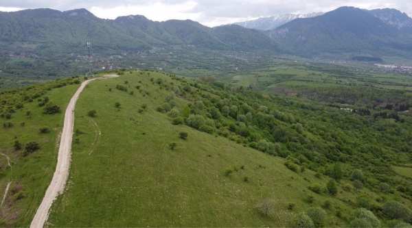 Teren de vanzare ideal pentru camping sau cabane