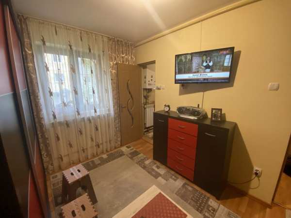 Vand Garsoniera Trivale Mobilata Parter cu Centrala Termica  Pret 3400