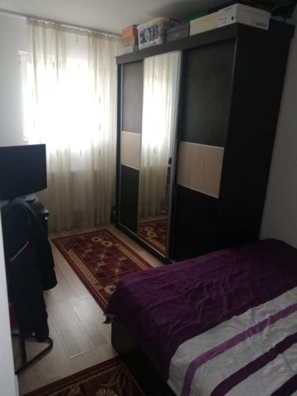 Vand apartament 2 camere str Banat