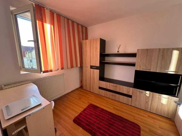 Vand apartament 3 camere - mansarda - str Rahovei