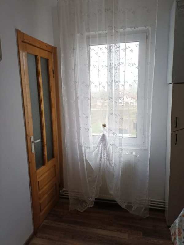 Inchiriez  ap. cu 2 camere Ludus str. Brandusei