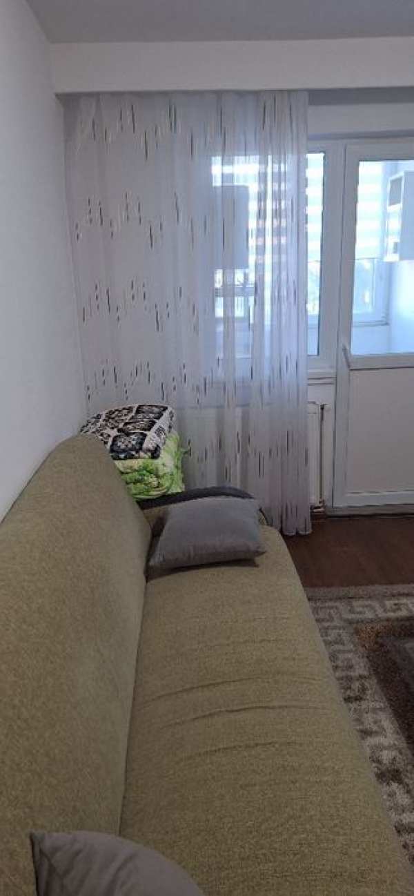Ofer spre închiriere apartament cu 2 camere