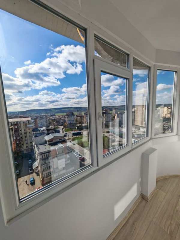 Apartament de vânzare 3 camere de la proprietar cu 2 băi și 3 balcoane