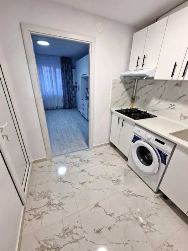 Vând garsoniera zona Castanilor