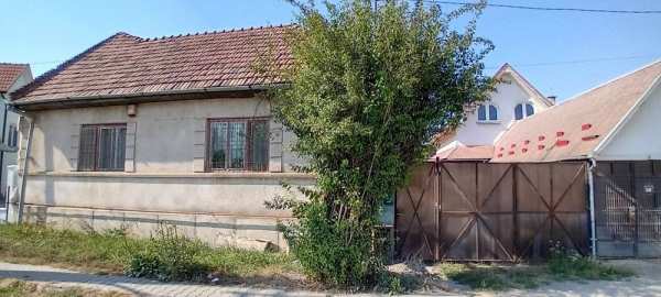 Vând casa în Livezeni