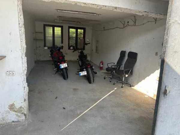 INCHIRIEZ spatiu pretabil  GARAJ/Magazie/Depozit 28,50 mp/Str Autogari