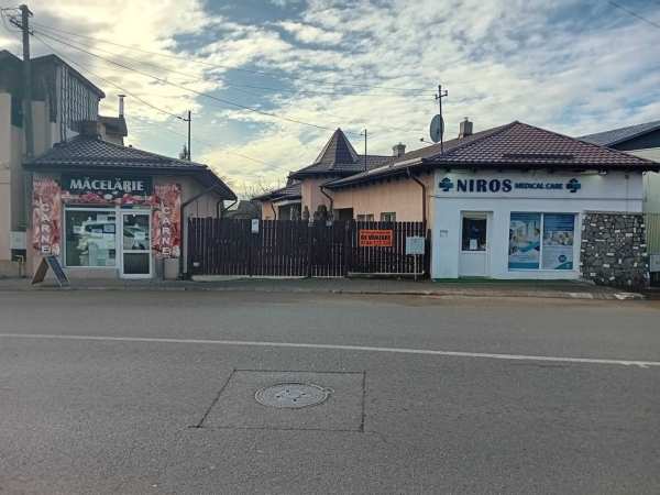 Oportunitate , Teren + Casa + doua Spatii Comerciale , zona Centrala