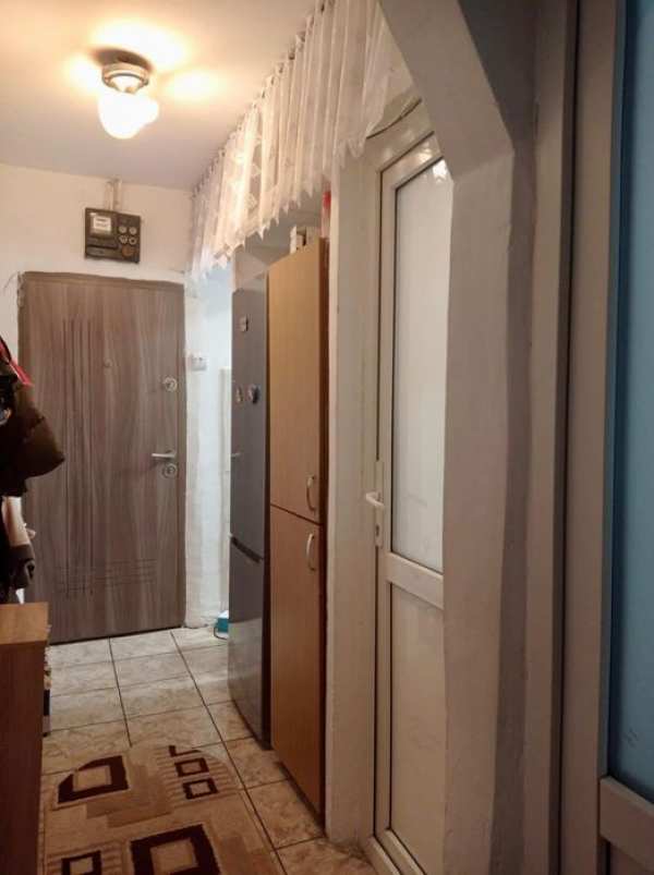 Închiriez apartament cu 2 camere  pe termen lung  în Tomis Nord