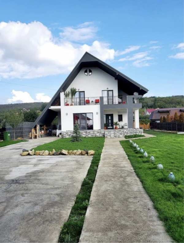Casa de vanzare 300000€
