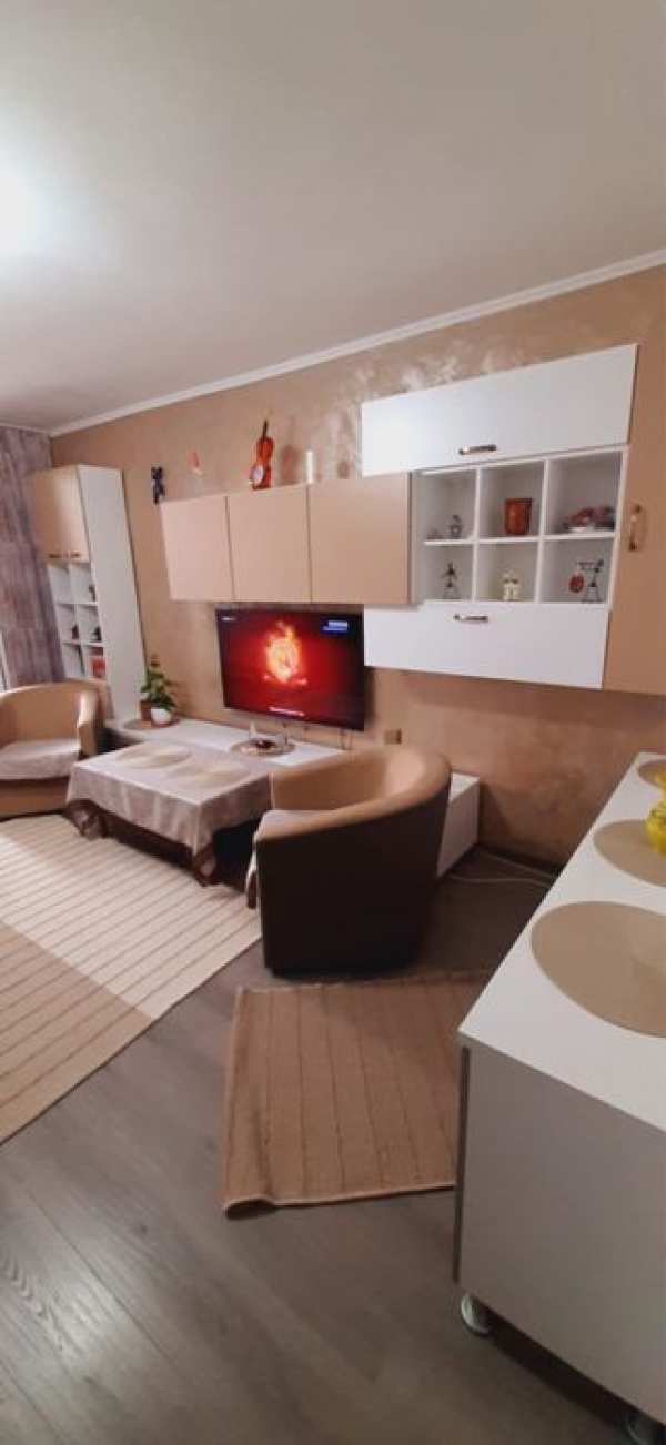 (PF) Vand apartament 2 camere decomandate in Roman