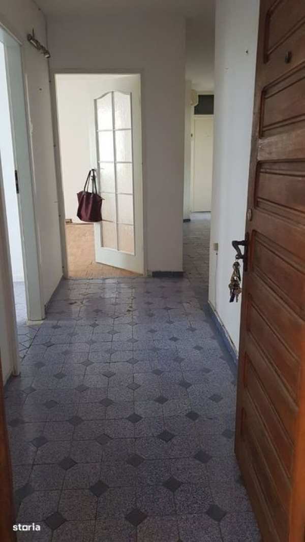 Apartament 3 camere decomandate etaj 3/4 Balș central