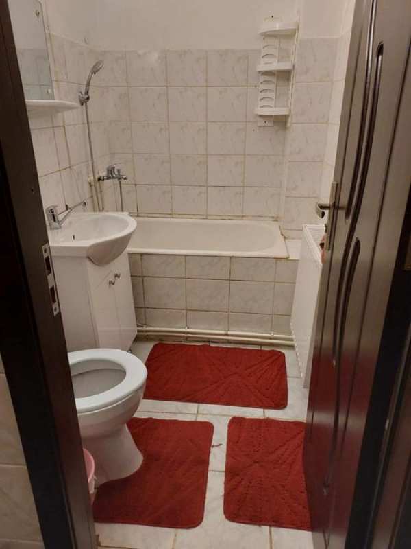 Închiriez garsonieră