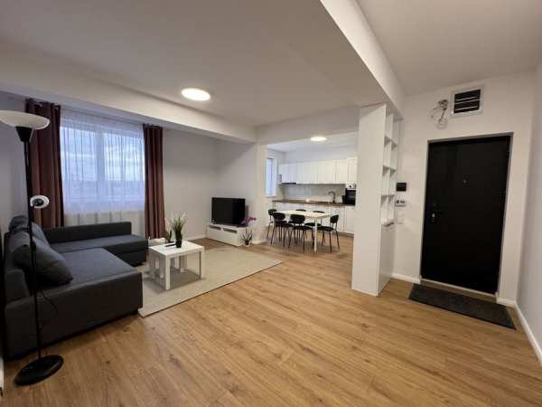 Inchiriez apartament cu 3 camere