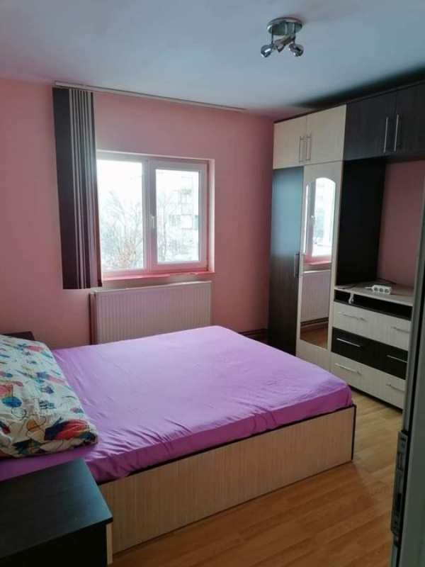 Dau în chirie apartament