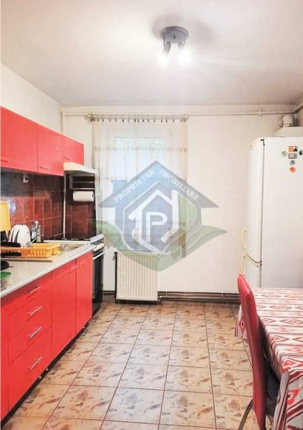 De vânzare: Apartament 4 camere 2 băi, parcare, beci cu acces din apt.