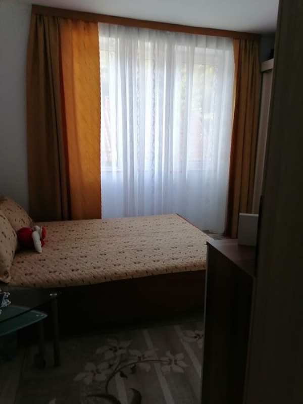 Vand apartament partial mobilat
