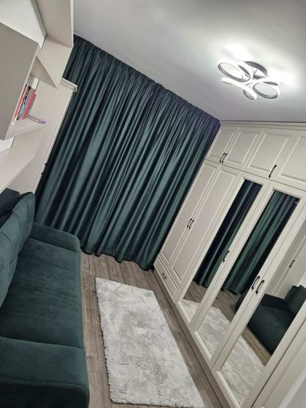 Vând apartament 4 camere Str. 1 Mai