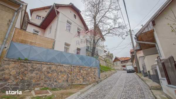 Casă / Vilă cu 2 camere de vânzare în zona Centrul Istoric