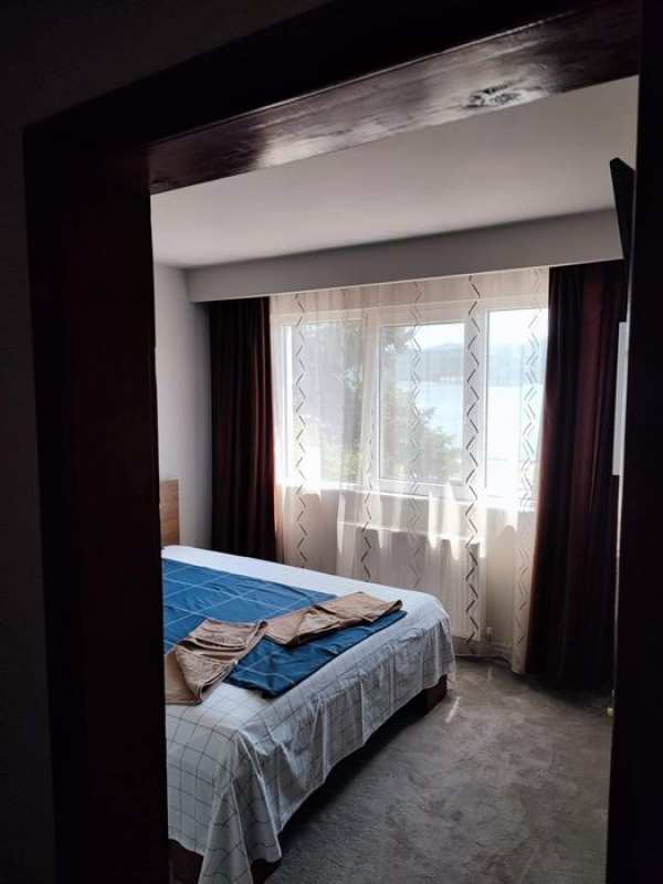 Inchiriez apartament cu 3 camere in Orsova